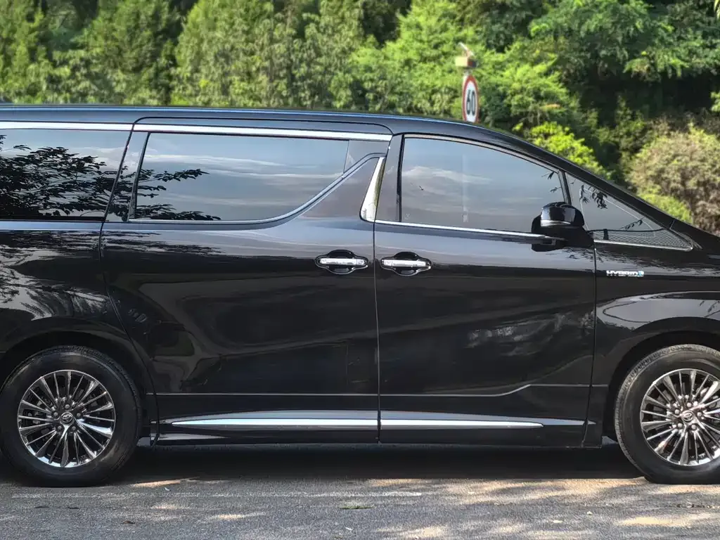 Toyota Vellfire — фото 7