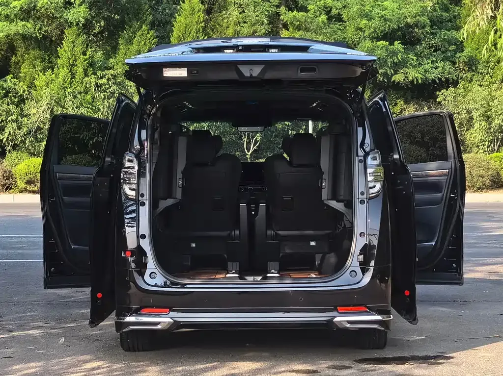 Toyota Vellfire — фото 10