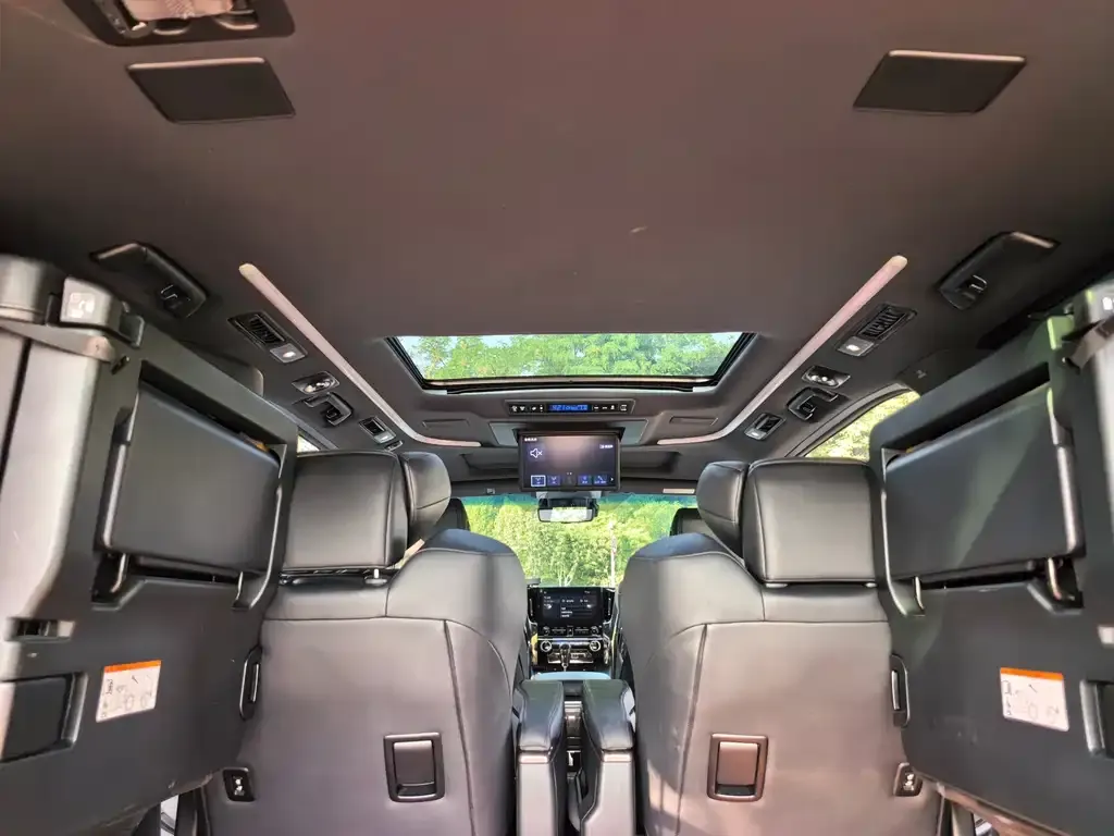 Toyota Vellfire — фото 6