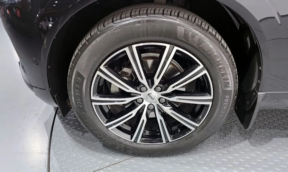 Volvo XC60 — фото 10