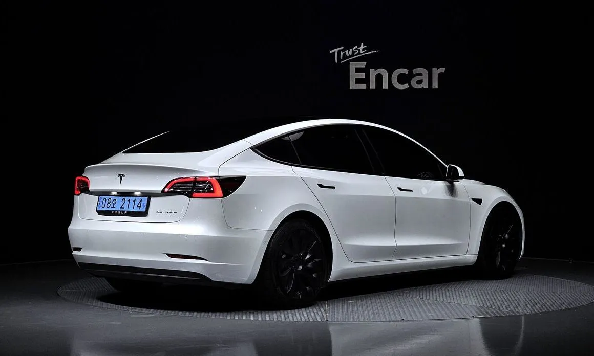 Tesla Model 3 — фото 4