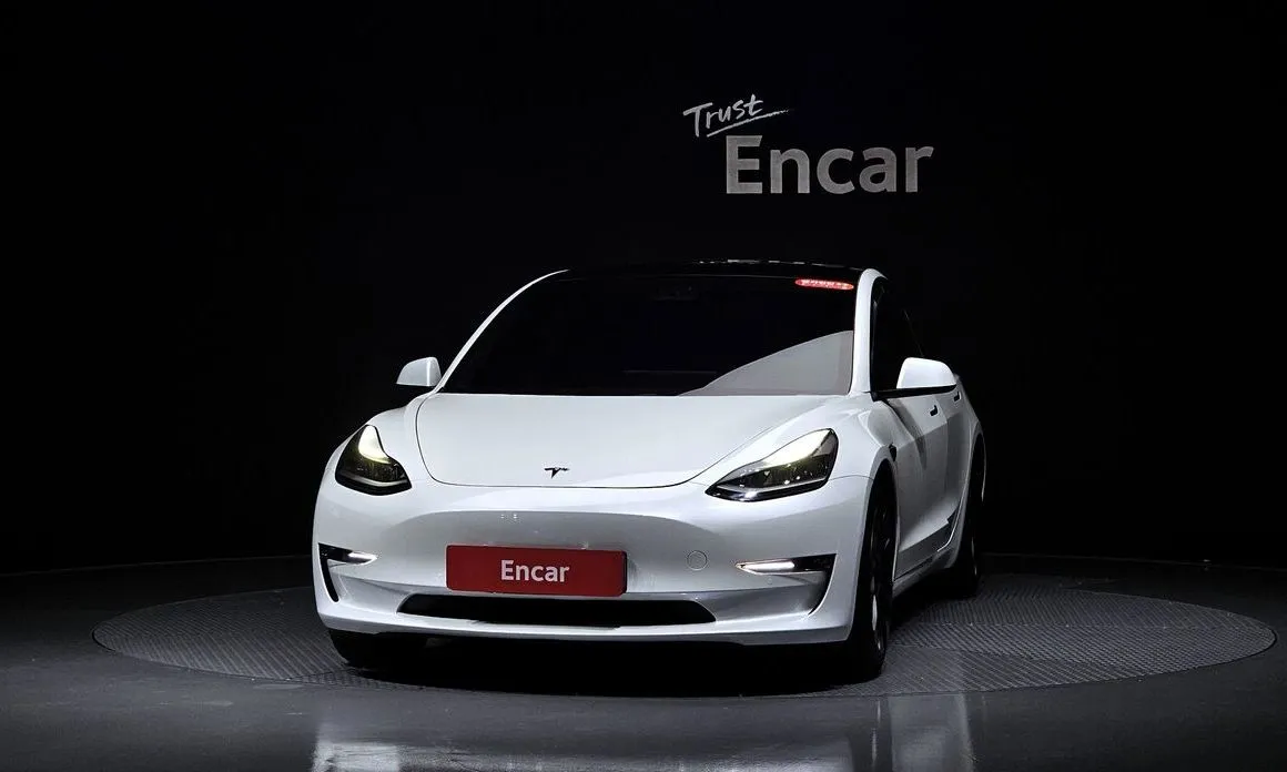 Tesla Model 3 — фото 3