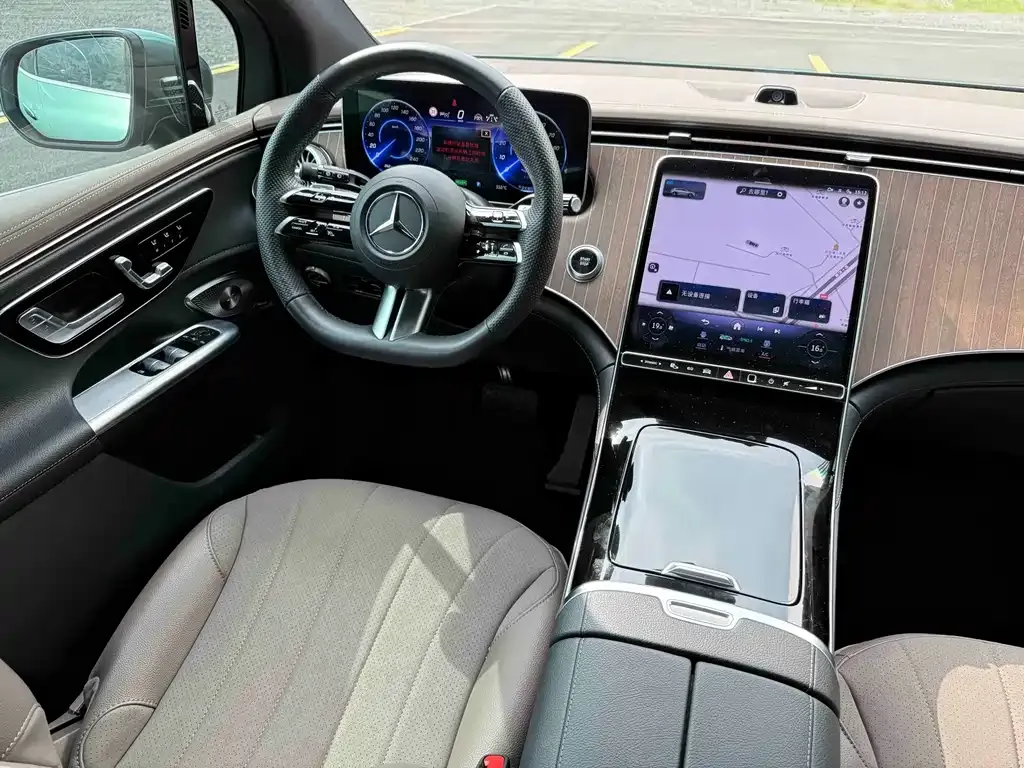 Mercedes-Benz EQE SUV — фото 6