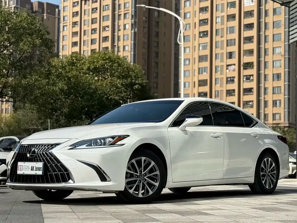 Lexus ES — фото 1