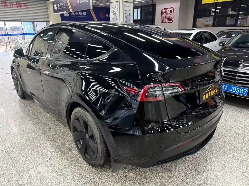 Tesla Model Y — фото 4