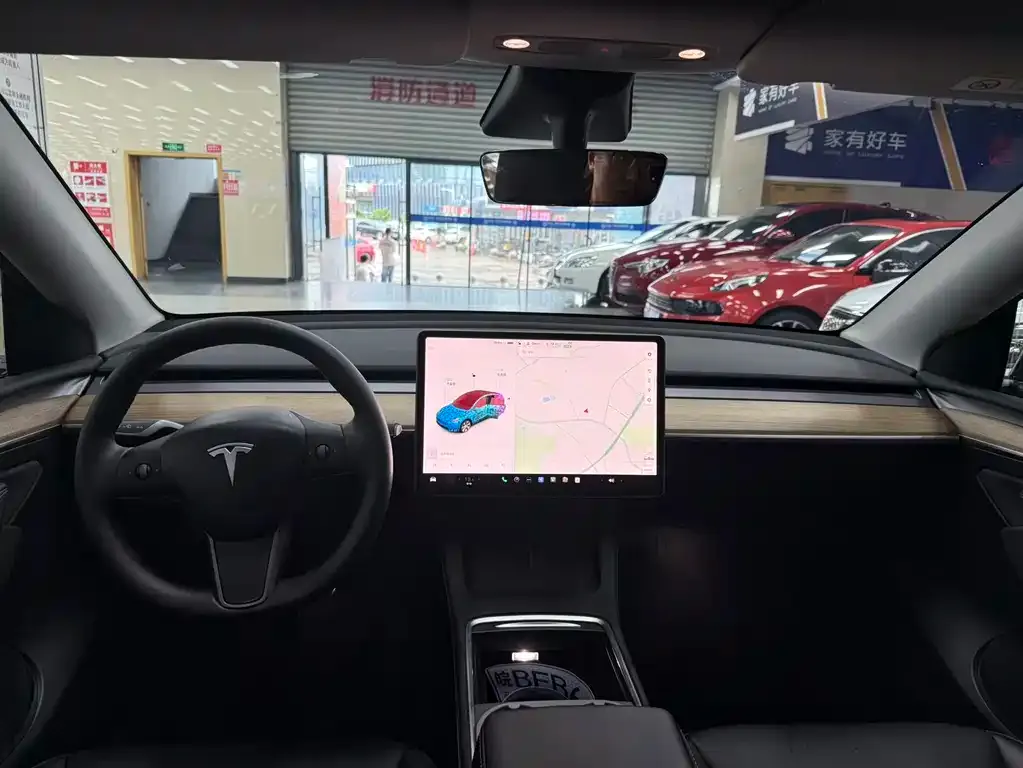 Tesla Model Y — фото 3