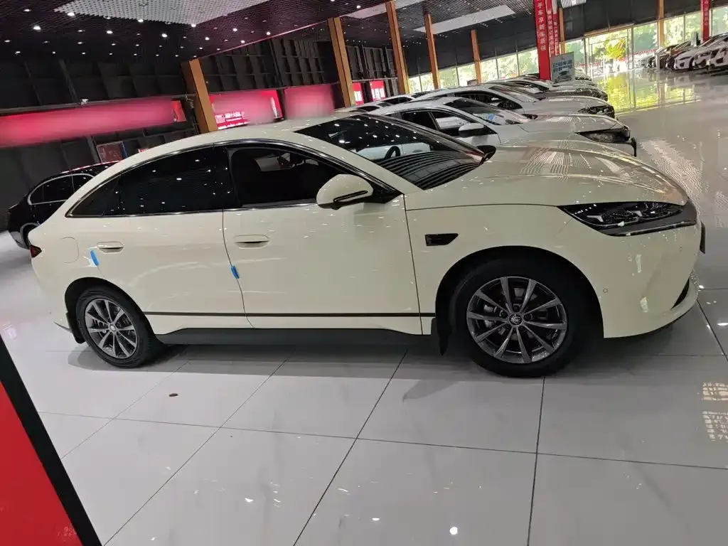 BYD Qin L — фото 8