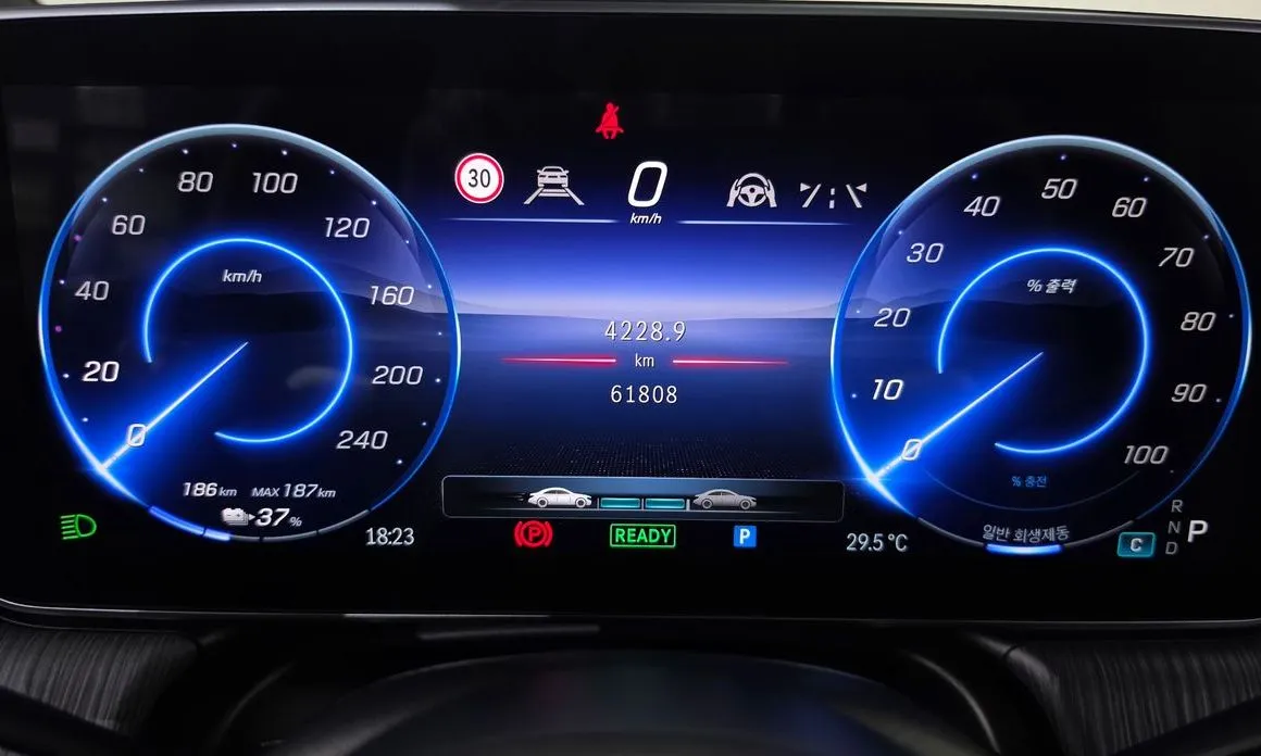 Mercedes-Benz EQS — фото 10