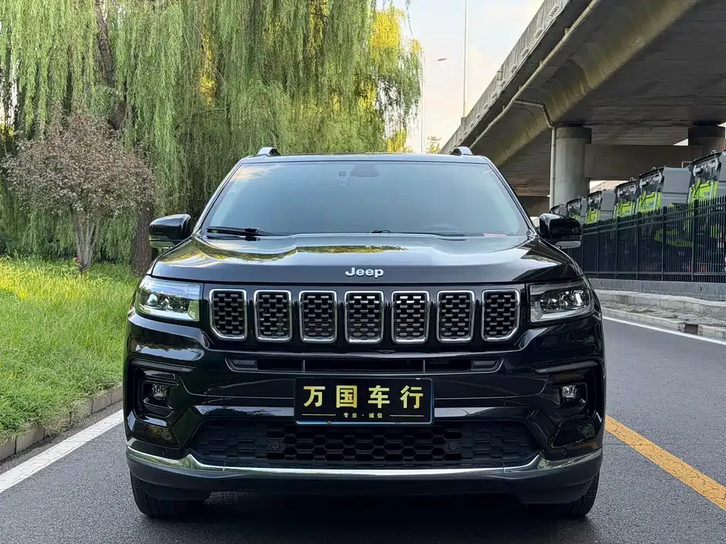 Jeep Grand Commander — фото 10
