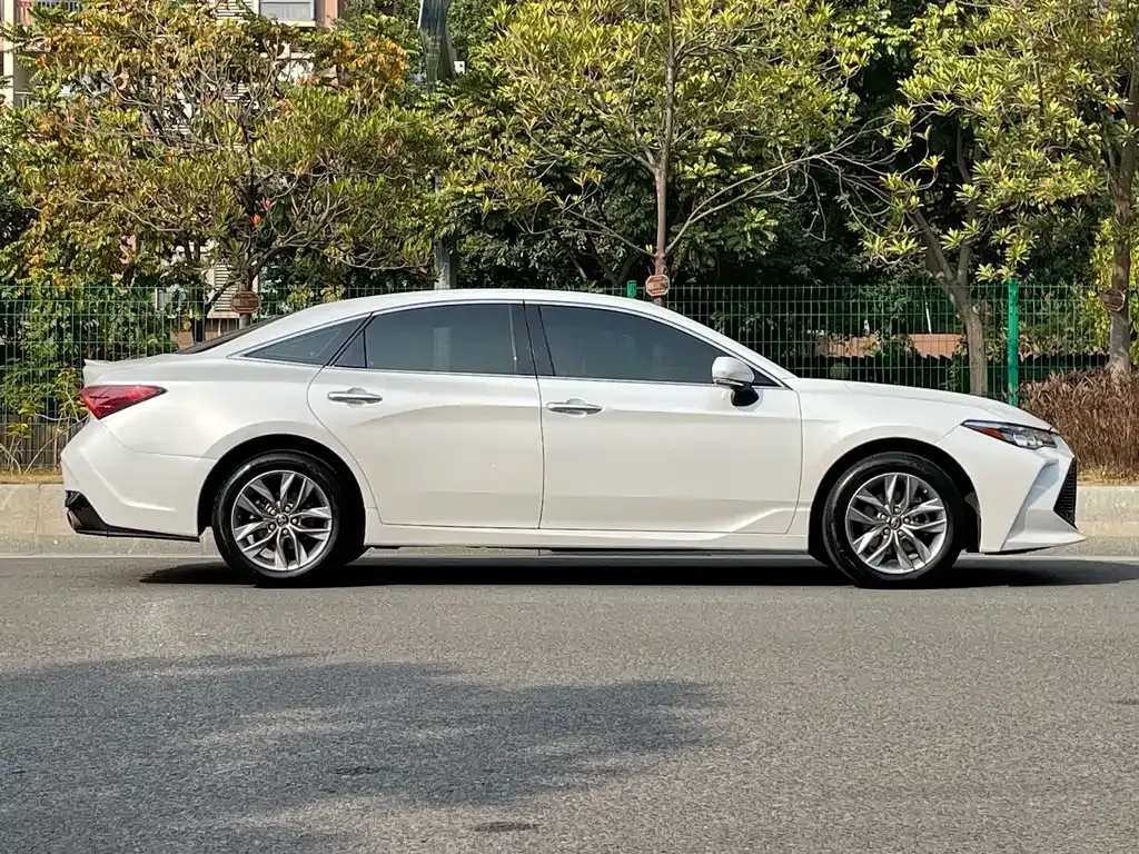 Toyota Avalon — фото 6