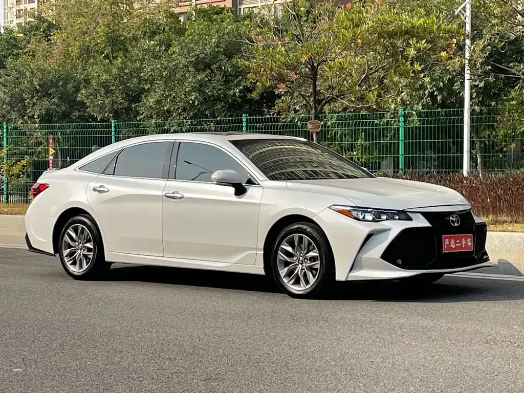 Toyota Avalon — фото 10