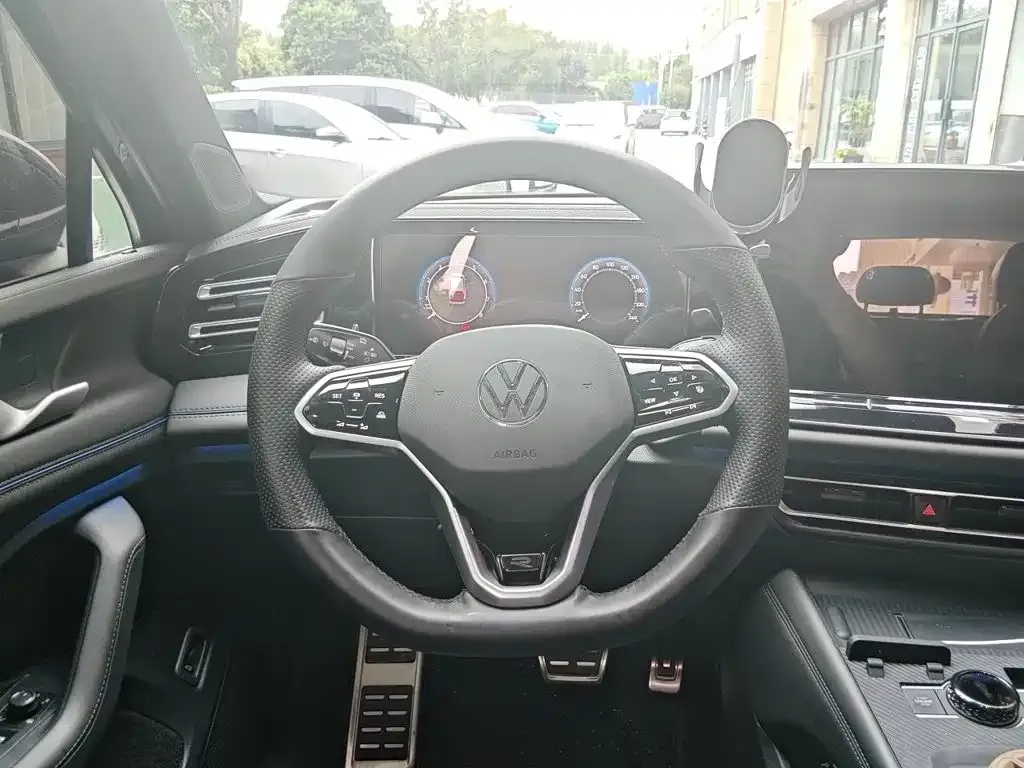 Volkswagen Tiguan L — фото 3