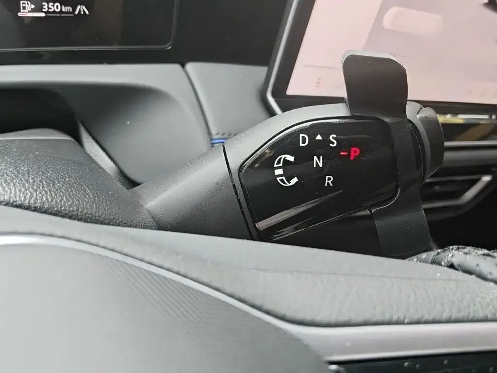 Volkswagen Tiguan L — фото 10