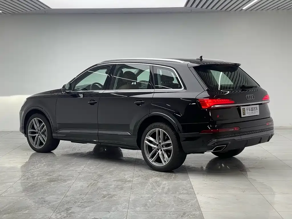 Audi Q7 — фото 7