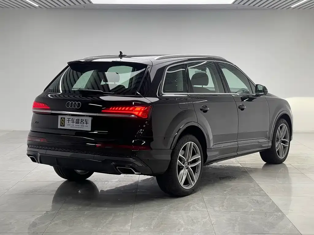 Audi Q7 — фото 8