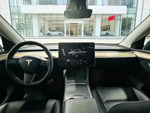 Tesla Model Y — фото 5