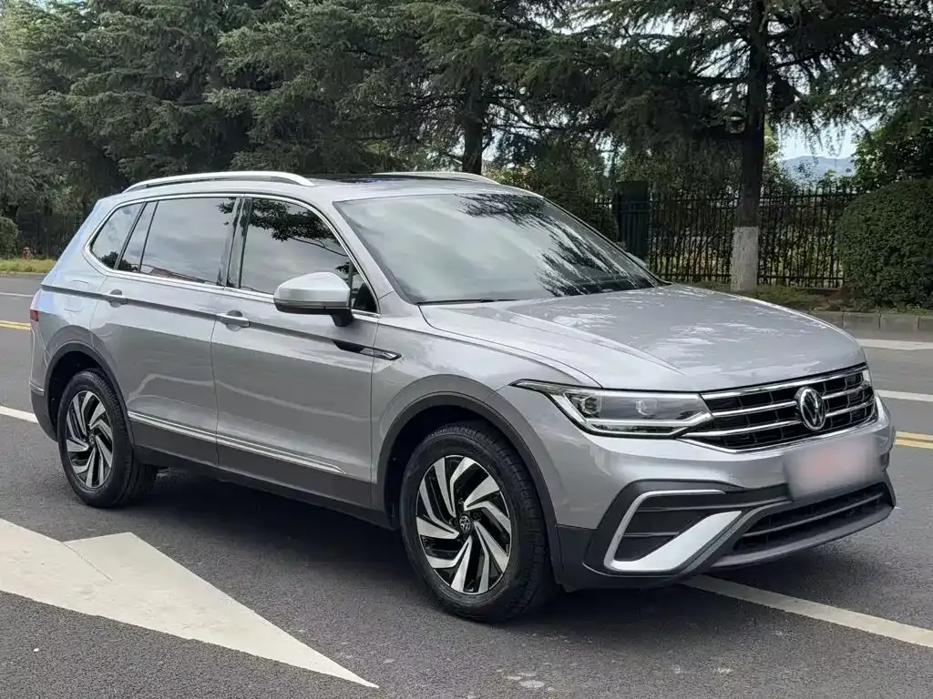 Volkswagen Tiguan L — фото 7