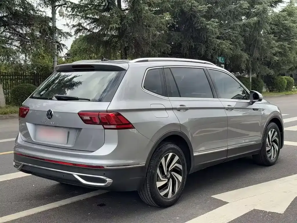 Volkswagen Tiguan L — фото 10