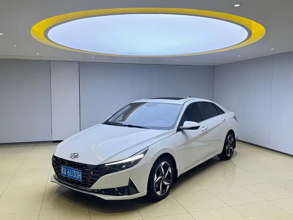 Hyundai Elantra — фото 1
