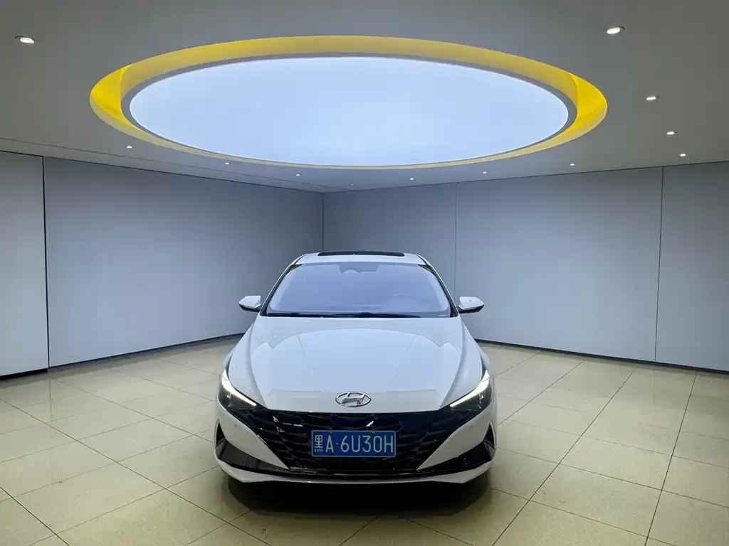 Hyundai Elantra — фото 8