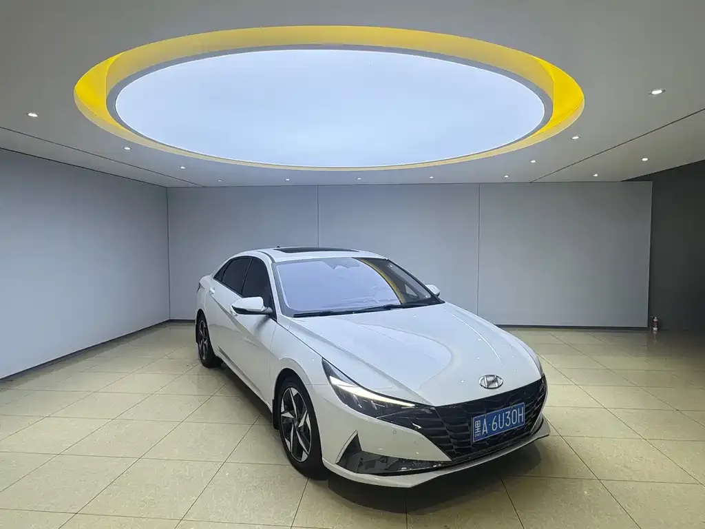 Hyundai Elantra — фото 3