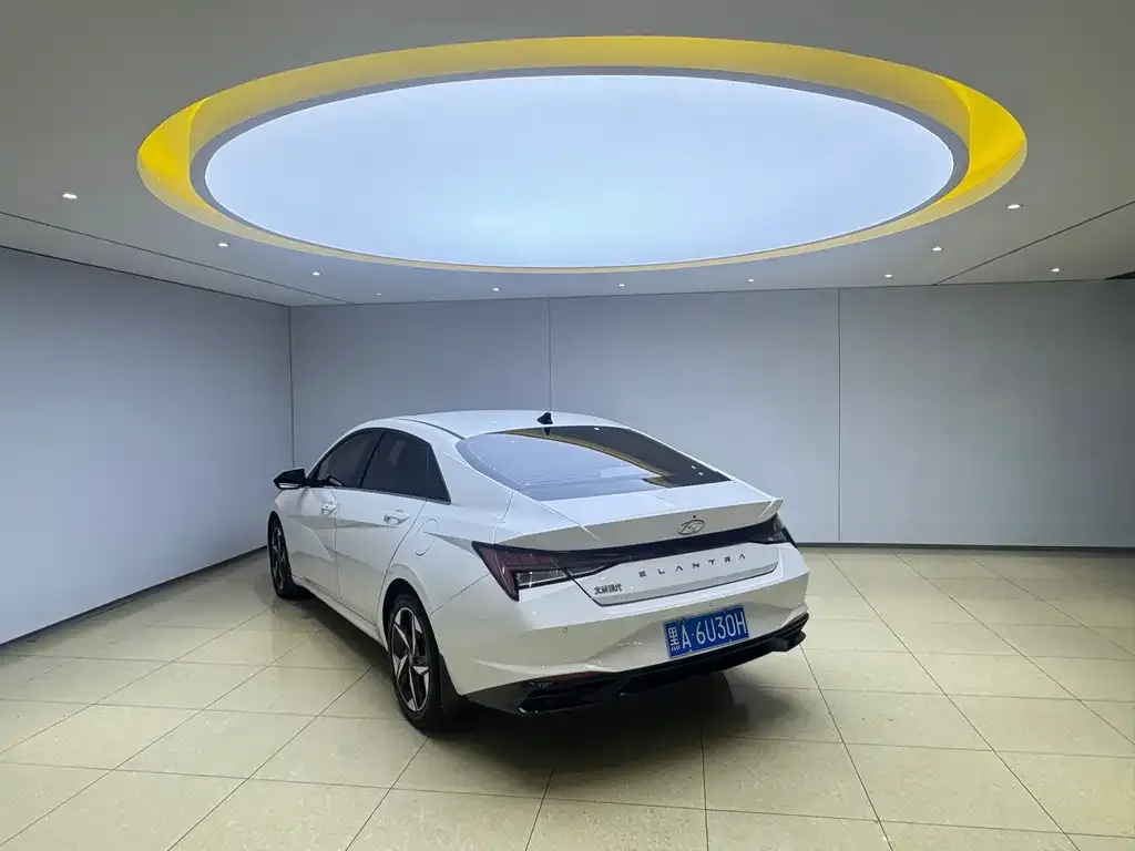 Hyundai Elantra — фото 4