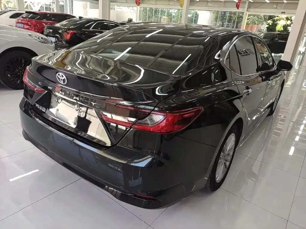 Toyota Camry — фото 8