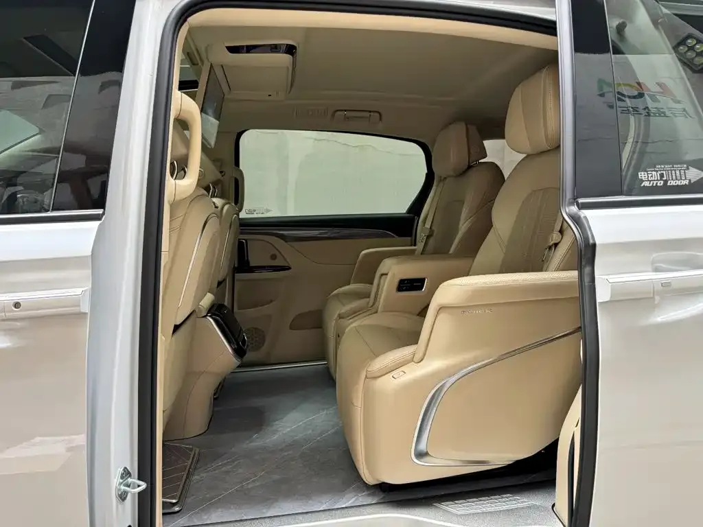 Buick GL8 Hybrid — фото 9