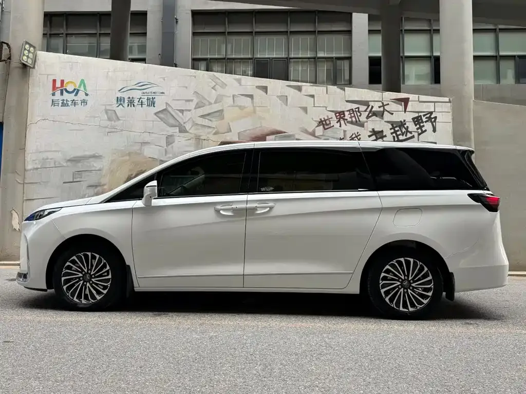 Buick GL8 Hybrid — фото 4