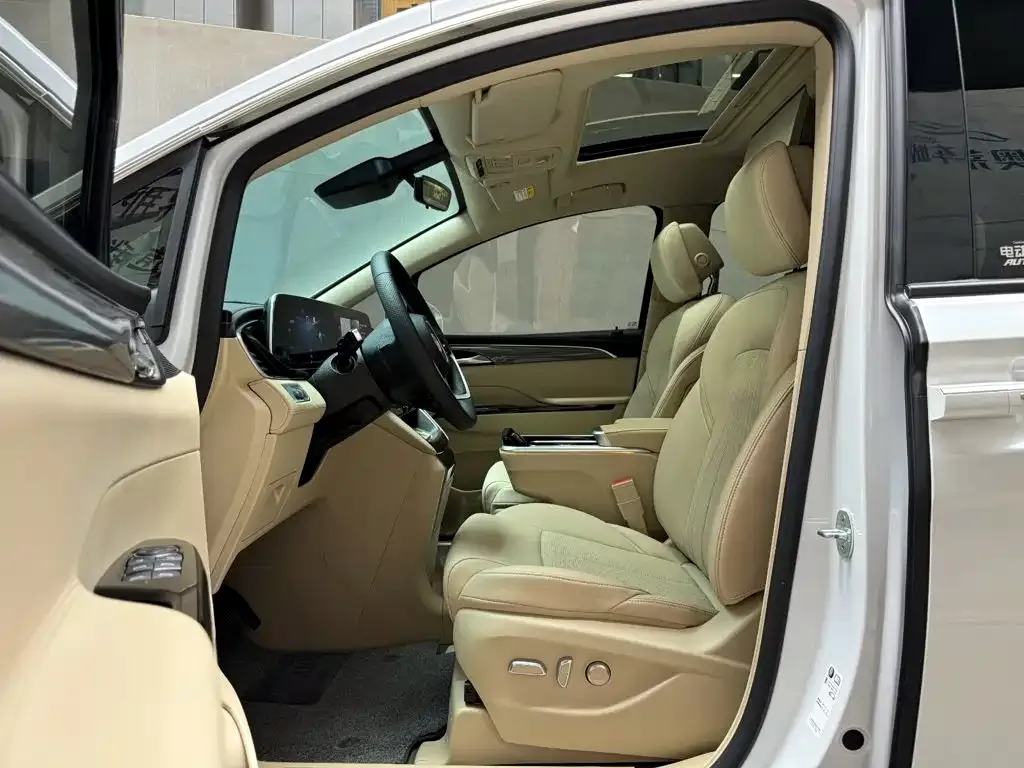 Buick GL8 Hybrid — фото 6