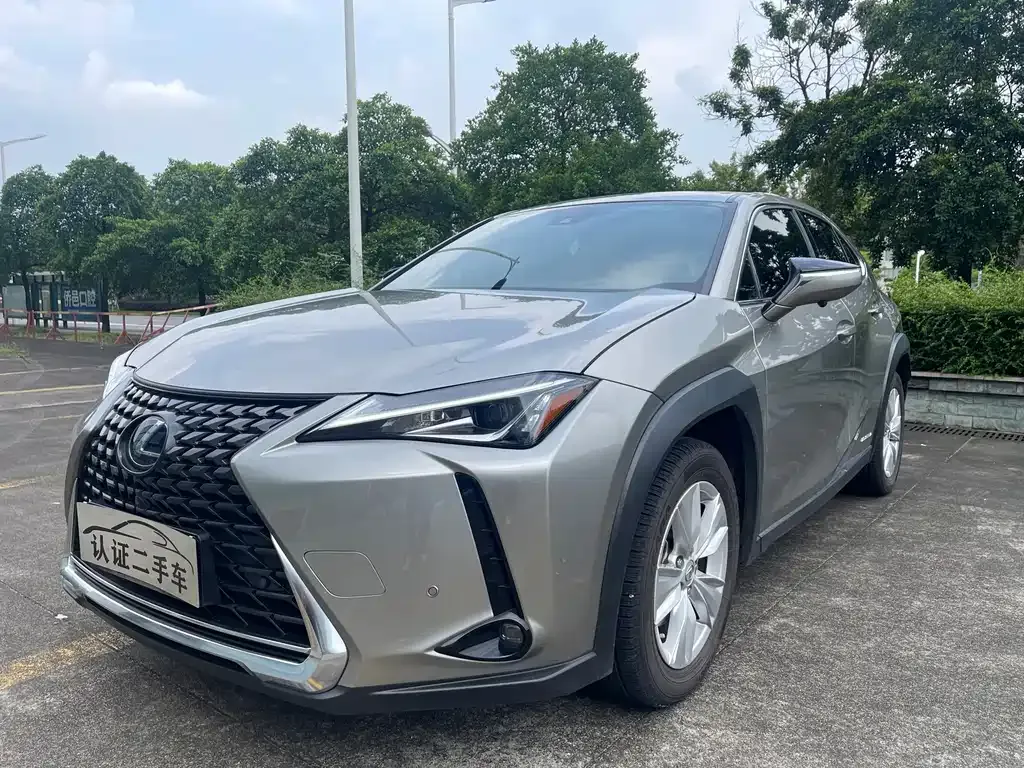 Lexus UX — фото 1