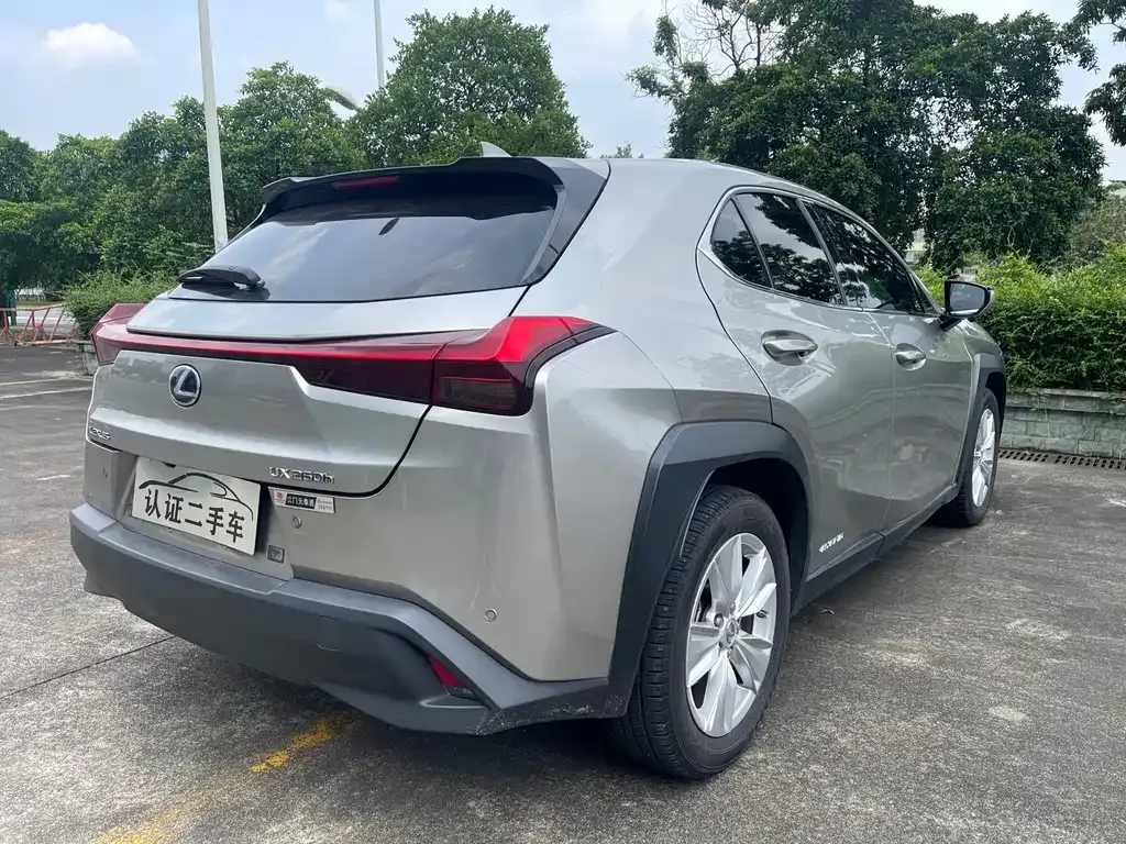Lexus UX — фото 9