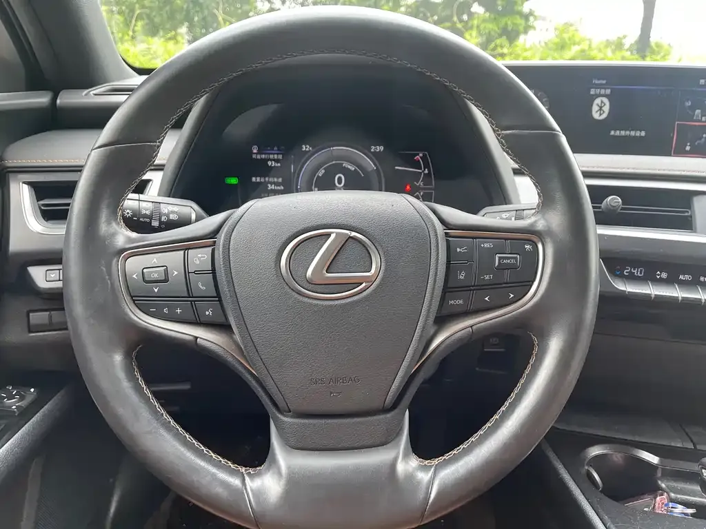 Lexus UX — фото 7