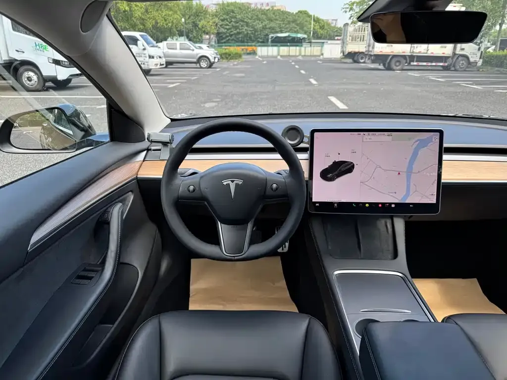 Tesla Model 3 — фото 7