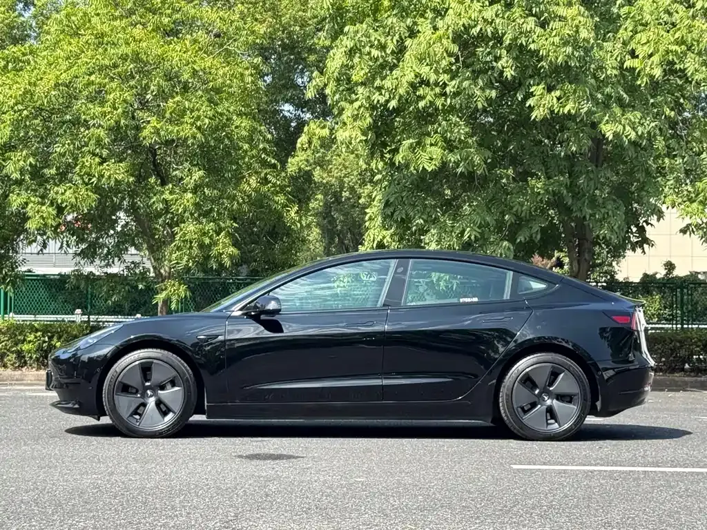 Tesla Model 3 — фото 9
