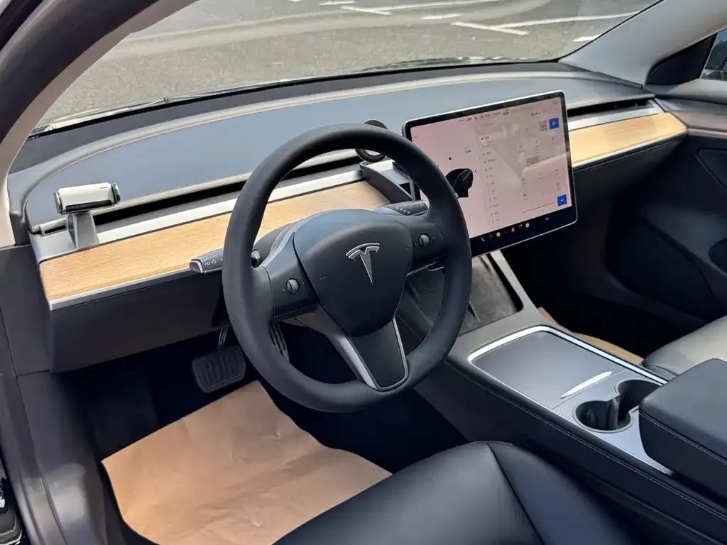 Tesla Model 3 — фото 6
