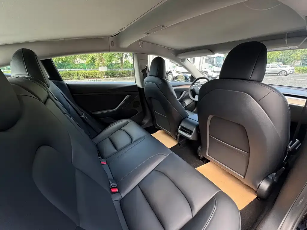 Tesla Model 3 — фото 4