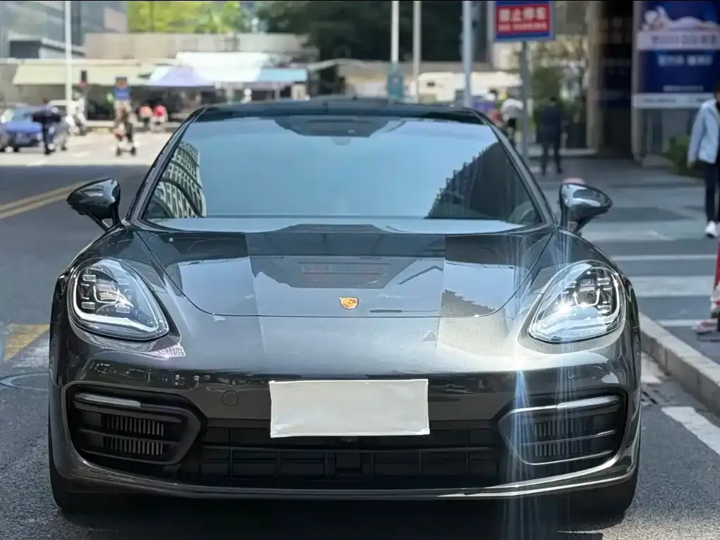 Porsche Panamera — фото 1