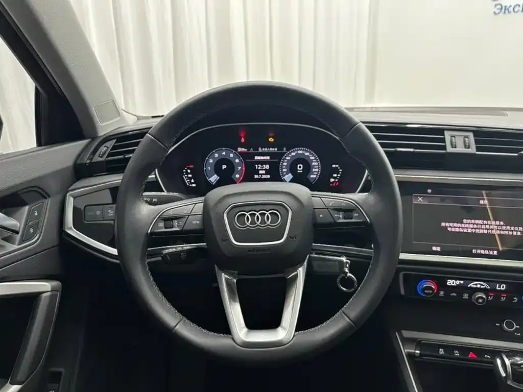 Audi Q3 — фото 10