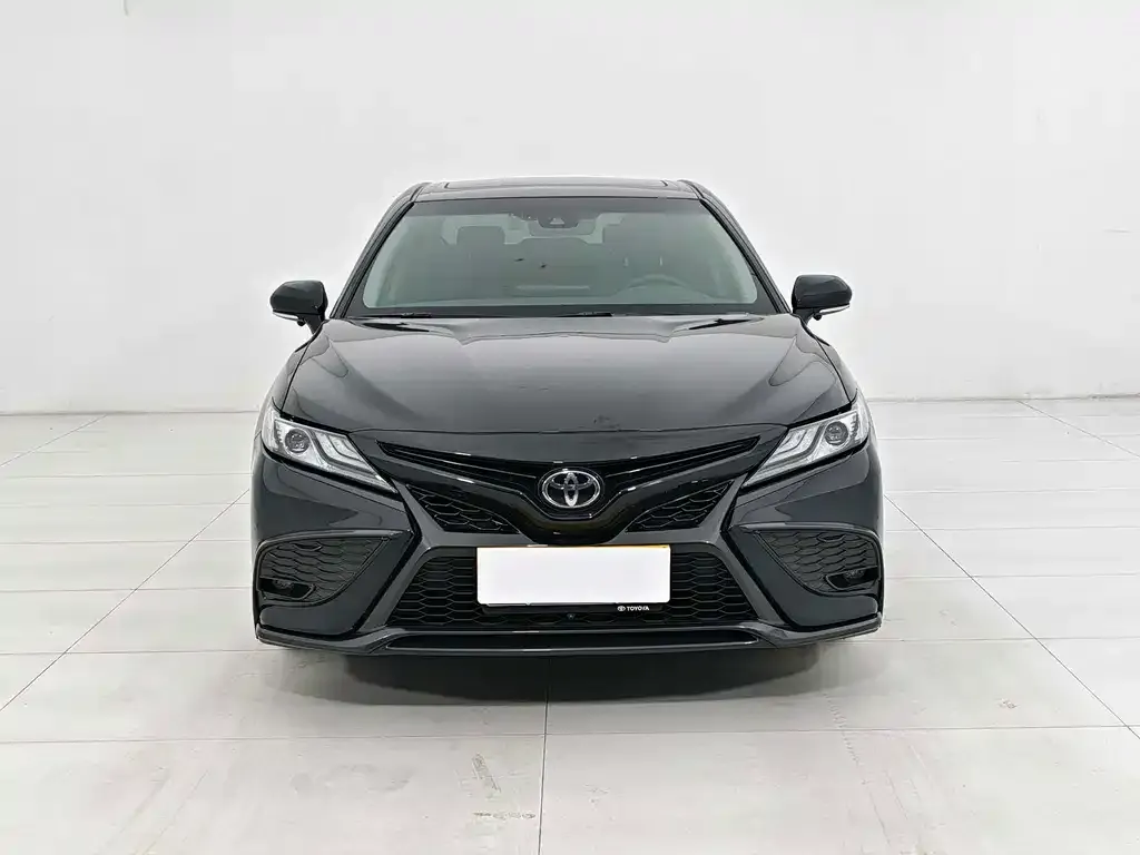 Toyota Camry — фото 6