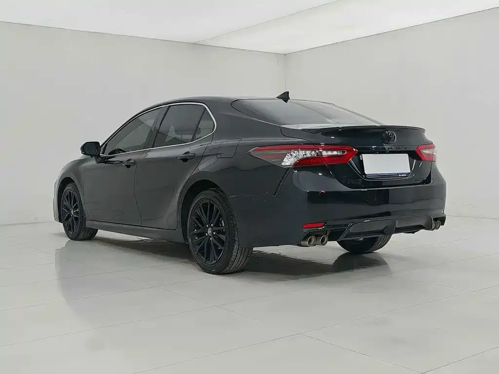 Toyota Camry — фото 4