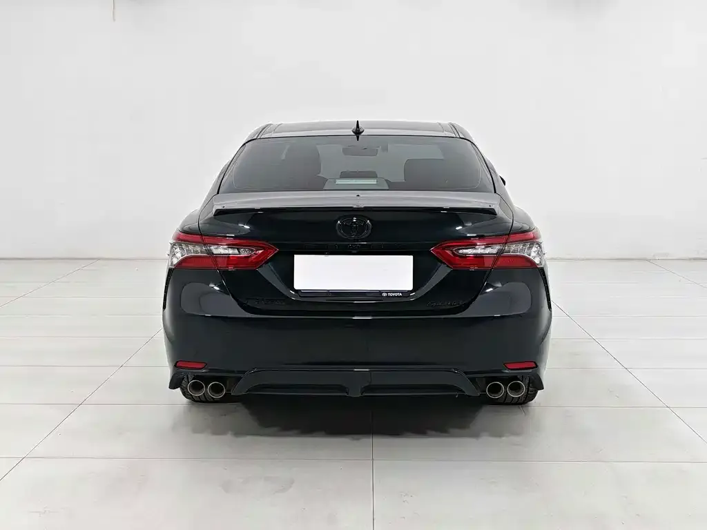 Toyota Camry — фото 3
