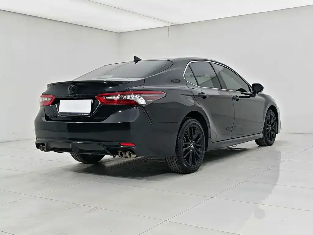 Toyota Camry — фото 9