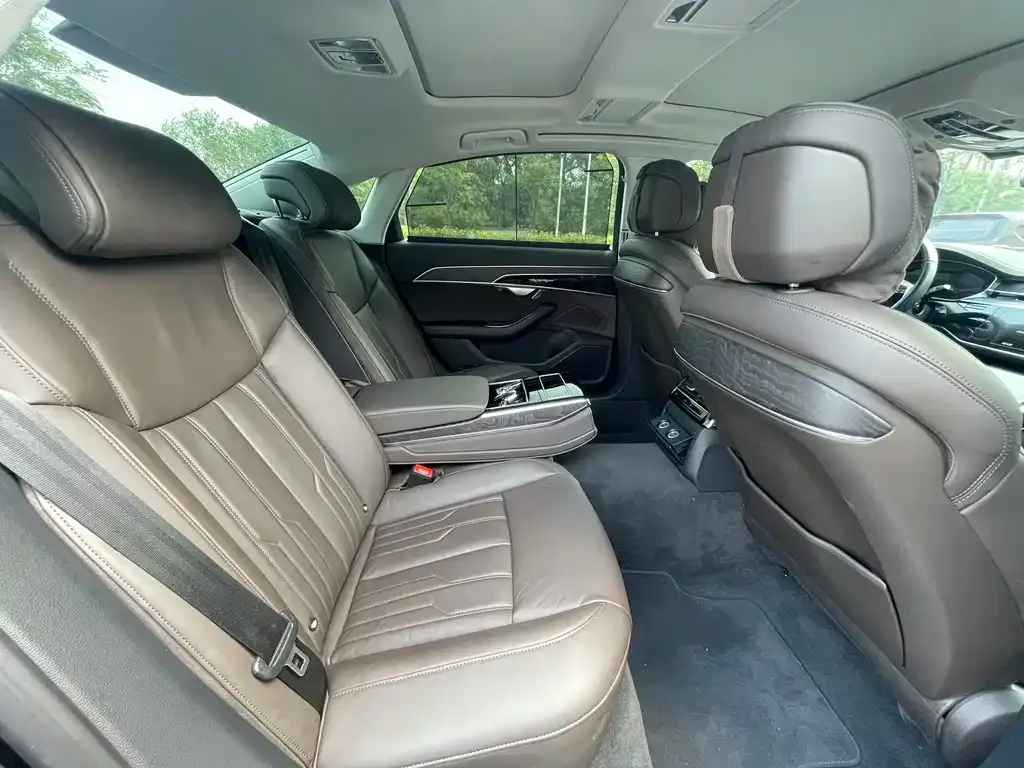 Audi A8 — фото 10