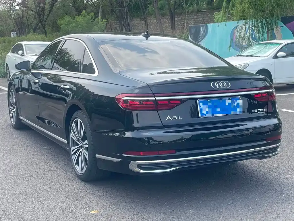 Audi A8 — фото 8