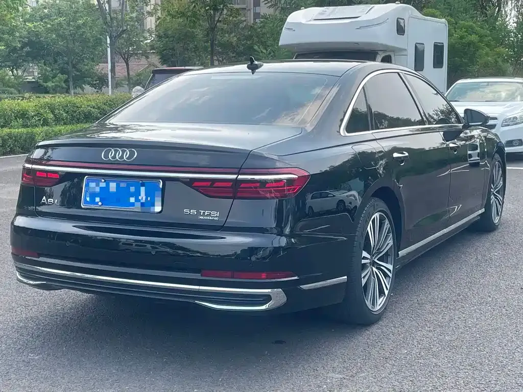 Audi A8 — фото 4