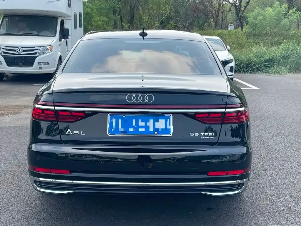 Audi A8 — фото 5