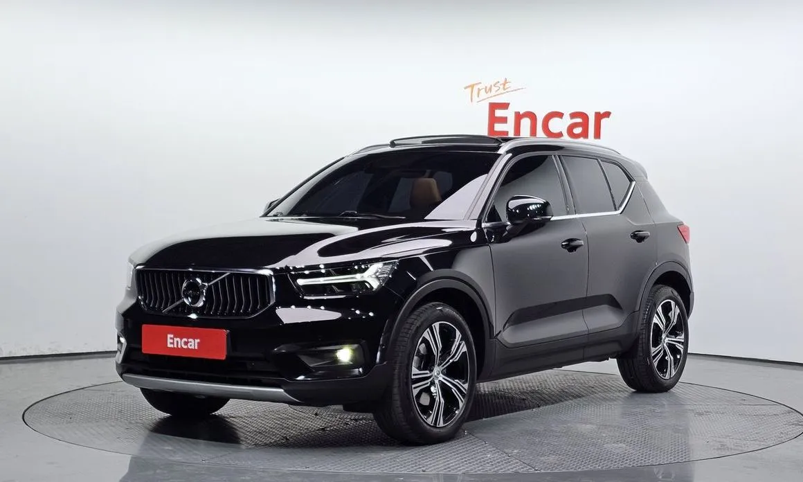 Volvo XC40 — фото 1