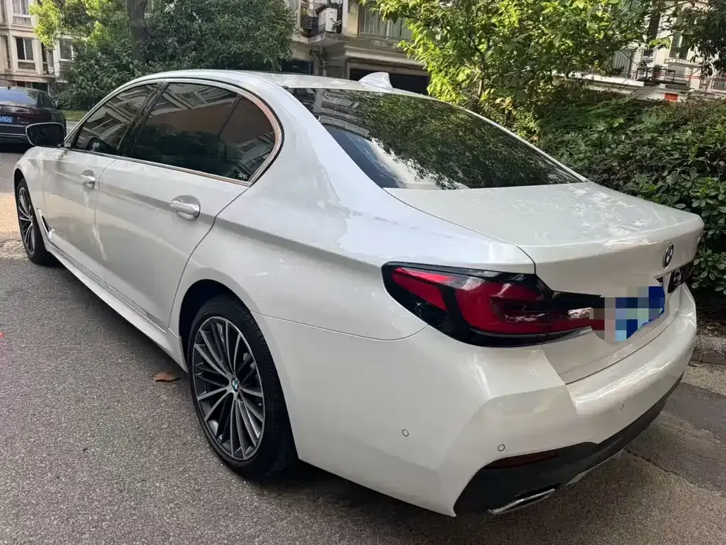 BMW 5 Series — фото 5