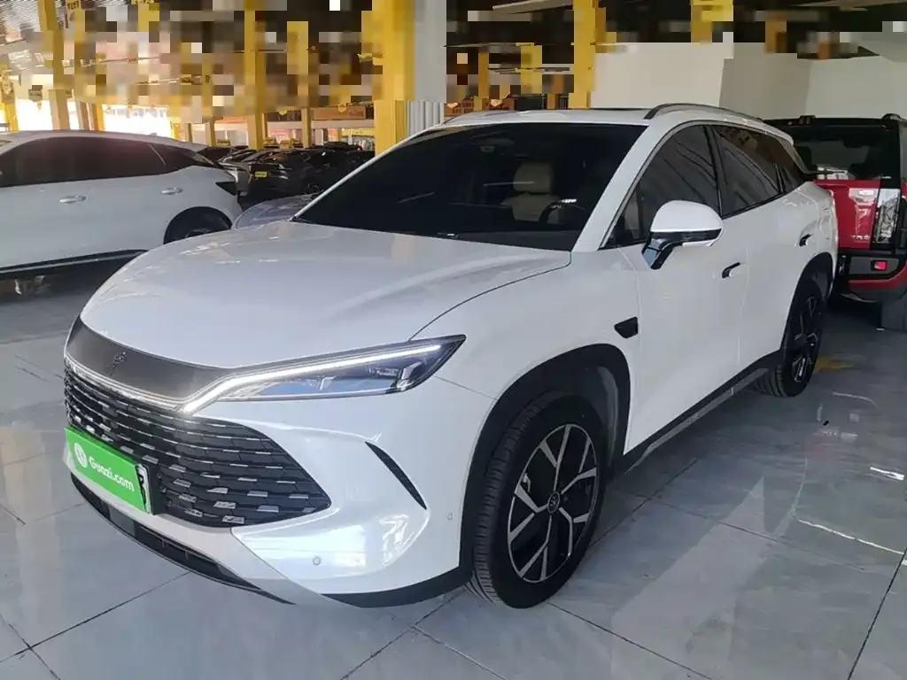 BYD L DM-i — фото 1